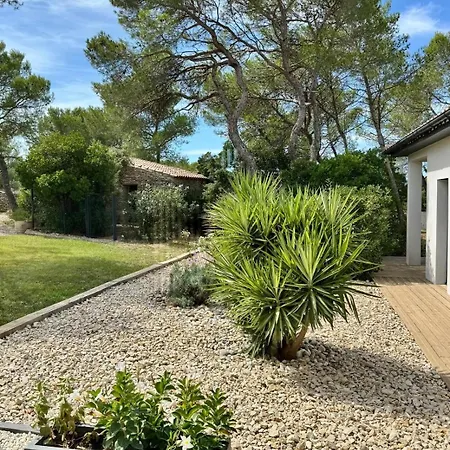 Le Clos Des Cigales فندق مبيت وإفطار نيم