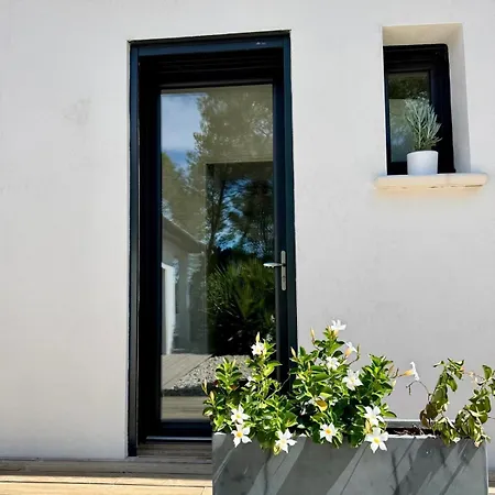 Le Clos Des Cigales فندق مبيت وإفطار