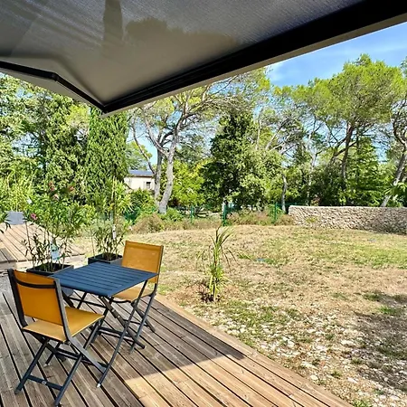 فندق مبيت وإفطار Le Clos Des Cigales نيم