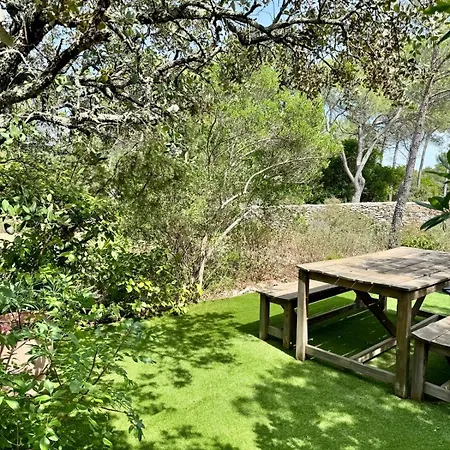 Le Clos Des Cigales Bed & Breakfast *