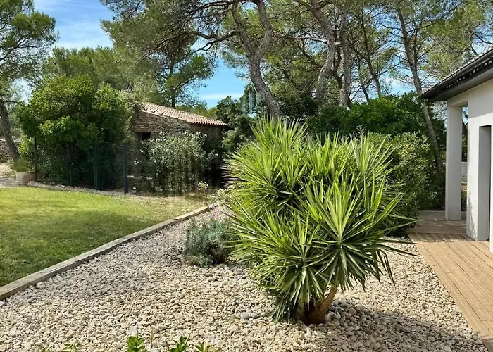 Le Clos Des Cigales فندق مبيت وإفطار نيم